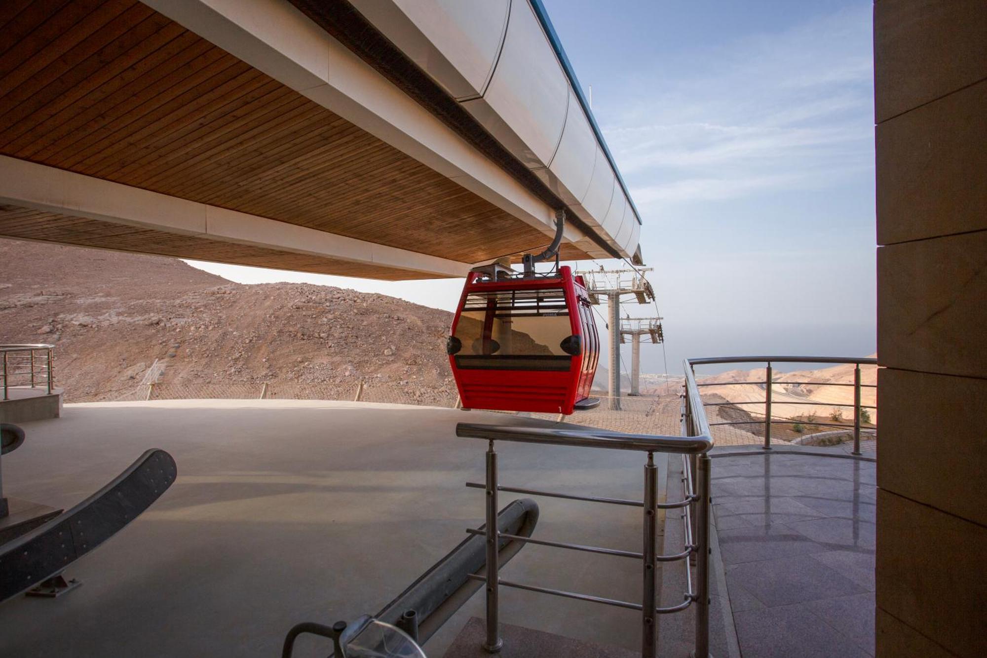 Tolip Resort El Galala Hills Ajn-Szuhna Kültér fotó Cable car at the summit
